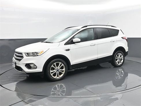 Used 2017 Ford Escape SE w/ Equipment Group 201A image 1