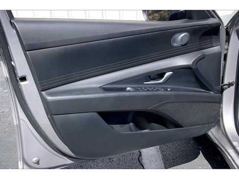 Used 2024 Hyundai Elantra SE image 19