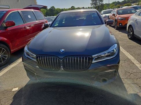Used 2019 BMW 750i w/ Executive Package RWD image 3
