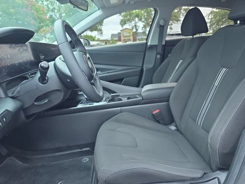 Used 2024 Hyundai Elantra SEL w/ Convenience Package FWD image 10
