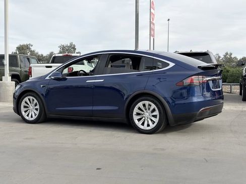 Used 2018 Tesla Model X 75D image 30