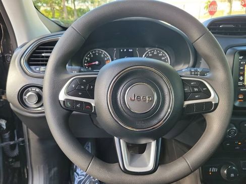 Used 2023 Jeep Renegade Latitude image 15