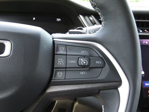 Used 2023 Jeep Grand Cherokee Limited AWD/4WD image 23