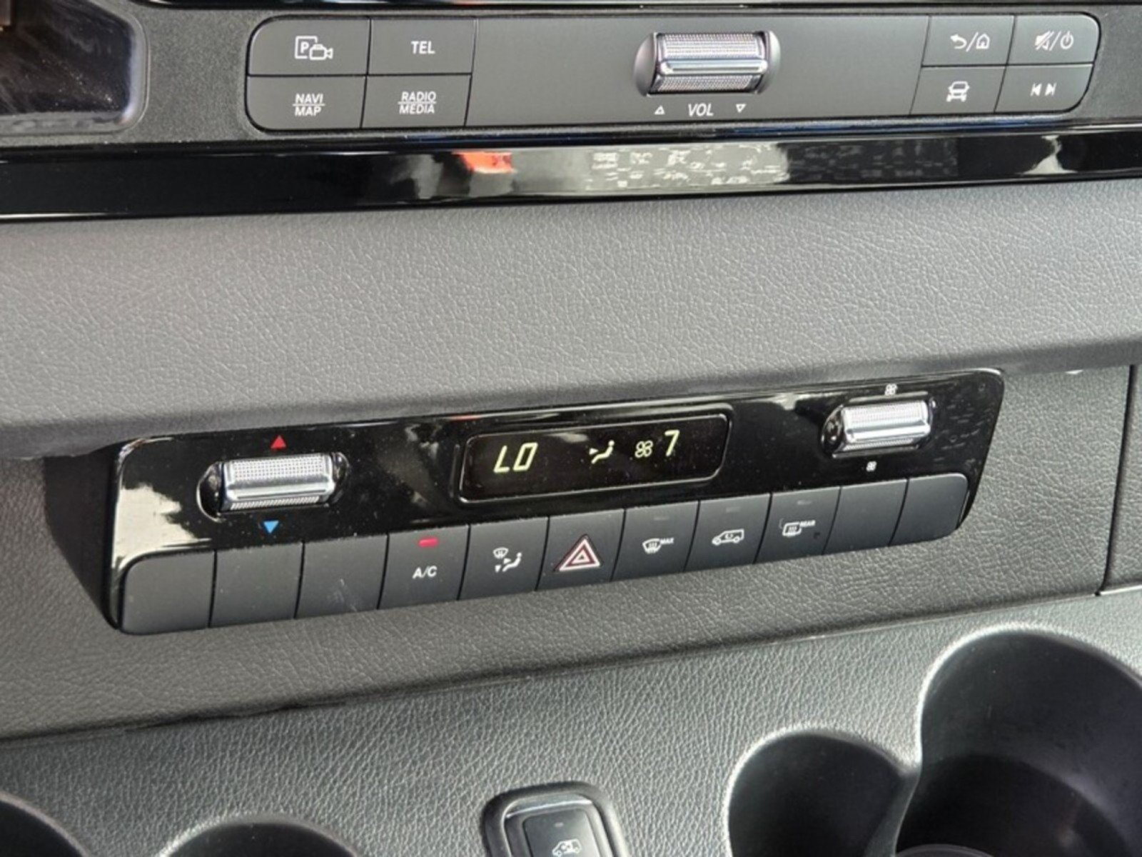 Used 2024 Mercedes-Benz Sprinter 2500 image 32