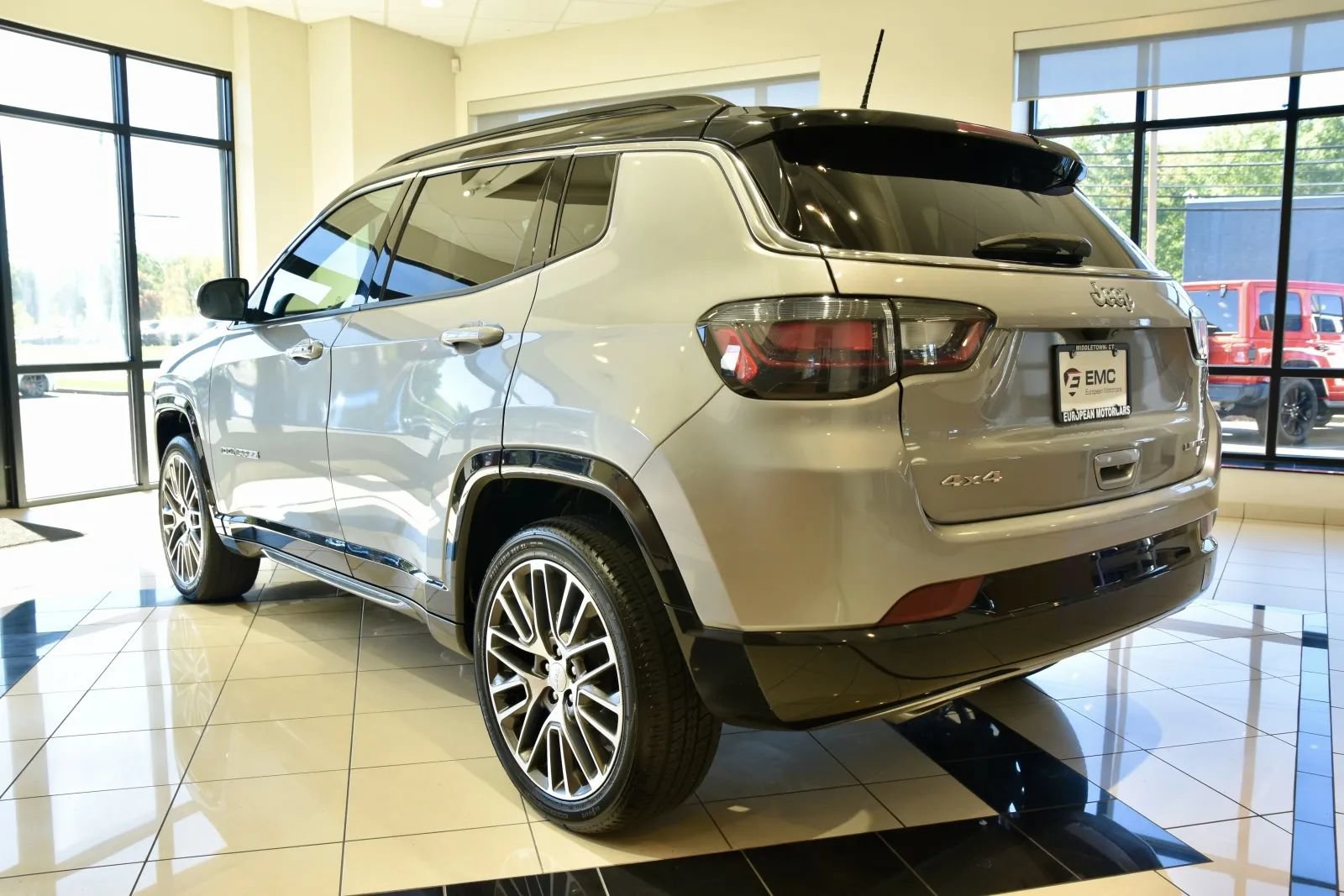 Used 2023 Jeep Compass Limited w/ Elite Group AWD/4WD image 4