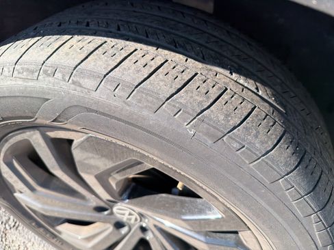 Used 2022 Volkswagen Atlas SE w/ Black Wheel Package image 5