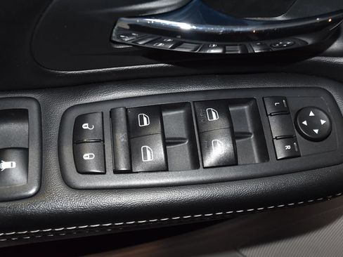 Used 2020 Dodge Grand Caravan SXT FWD image 5