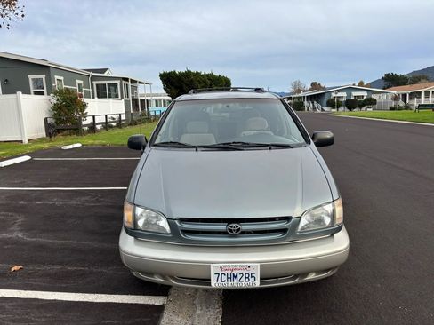 Used 2000 Toyota Sienna XLE image 5