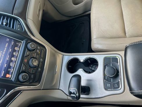 Used 2014 Jeep Grand Cherokee Limited image 16