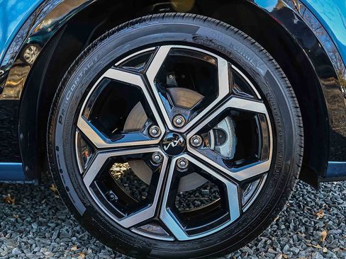 Certified 2025 Kia Niro SX Touring image 26