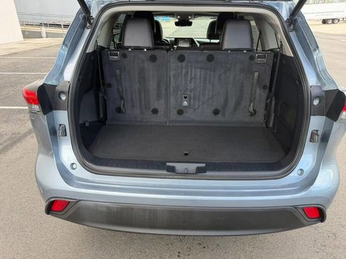 Used 2022 Toyota Highlander XLE AWD/4WD image 17