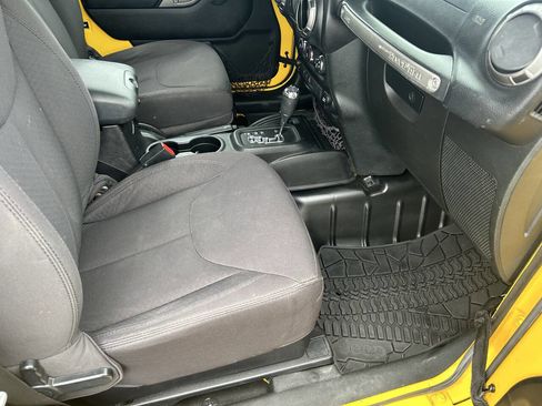 Used 2015 Jeep Wrangler Sport image 12