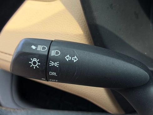 Used 2021 Toyota RAV4 LE FWD image 22