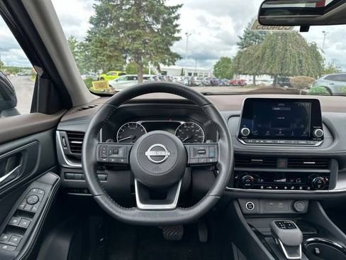 Certified 2023 Nissan Rogue SV w/ SV Premium B Package AWD/4WD image 18