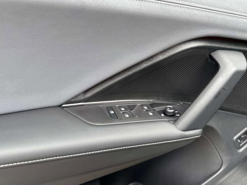 Used 2025 Volkswagen Tiguan SE image 14