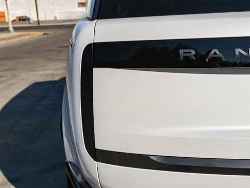 New 2025 Land Rover Range Rover Long Wheelbase SE image 15