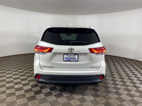 Used 2019 Toyota Highlander XLE image 9