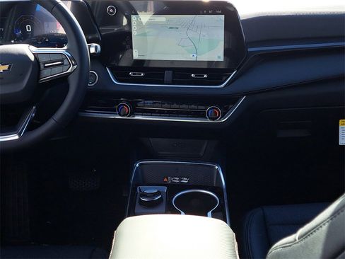 New 2026 Chevrolet Equinox LT w/ Convenience Package II image 24