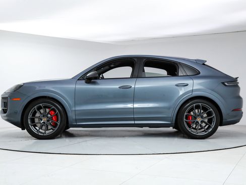 Used 2026 Porsche Cayenne GTS image 2