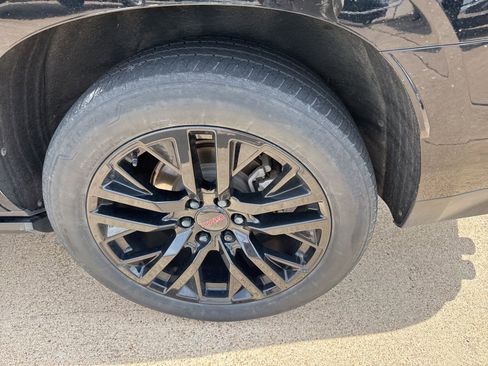 Used 2021 GMC Yukon Denali w/ Denali Ultimate Package image 9