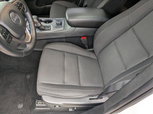Used 2019 Jeep Grand Cherokee Laredo AWD/4WD image 16