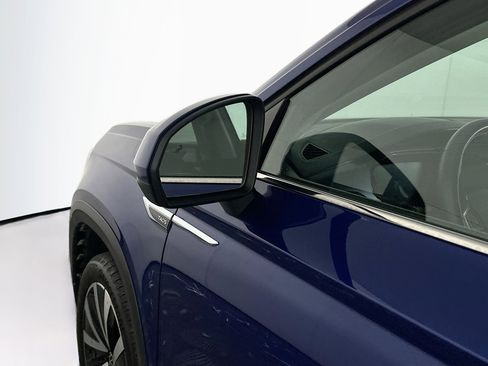 Used 2024 Volkswagen Taos SE image 16