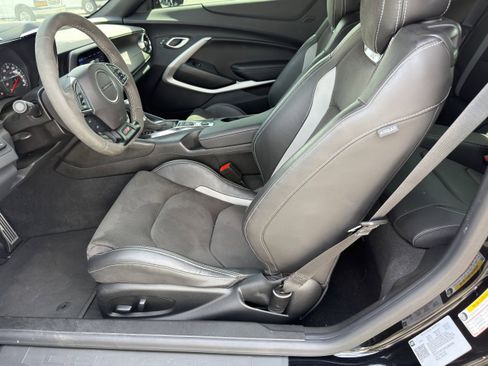 Used 2023 Chevrolet Camaro SS RWD image 15