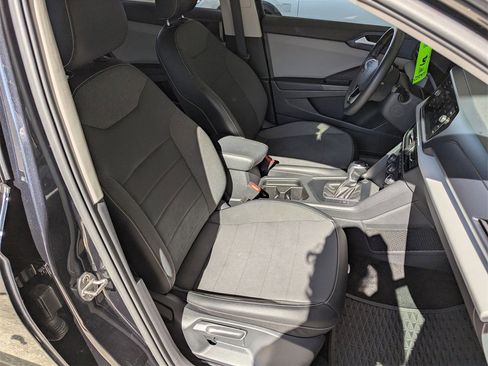 Certified 2022 Volkswagen Taos SE w/ Panoramic Sunroof Package image 38