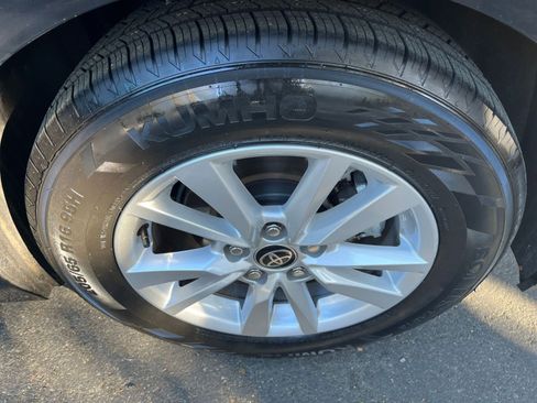 Used 2025 Toyota Camry LE image 29