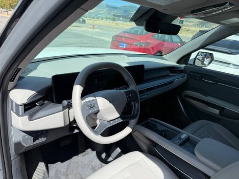 Used 2024 Kia EV9 Wind AWD/4WD image 26