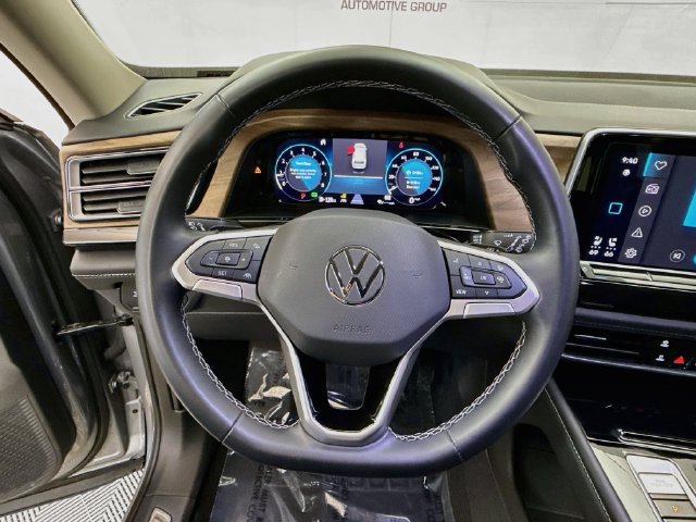 Used 2025 Volkswagen Atlas SE AWD/4WD image 11