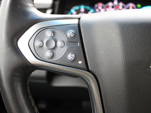 Used 2017 Chevrolet Suburban LT image 25