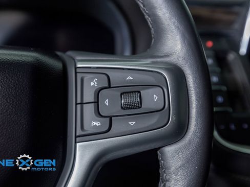 Used 2022 Chevrolet Tahoe Z71 w/ Luxury Package AWD/4WD image 15