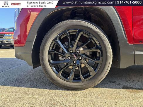 Used 2024 GMC Terrain SLE w/ Driver Convenience Package image 9