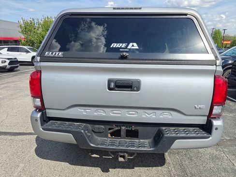 Used 2019 Toyota Tacoma TRD Off-Road AWD/4WD image 5