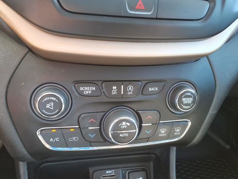 Used 2017 Jeep Cherokee Limited AWD/4WD image 11