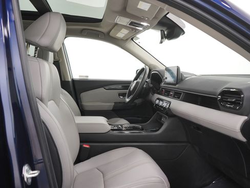 Used 2024 Honda Pilot Touring image 13