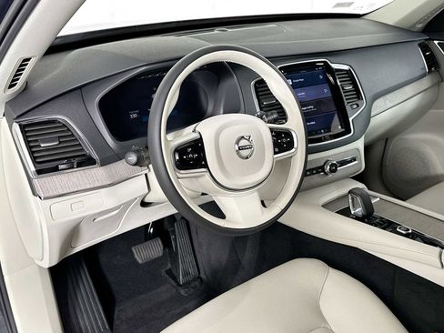 Used 2025 Volvo XC90 B5 Plus image 9