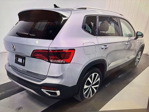 Used 2024 Volkswagen Taos SE FWD image 14