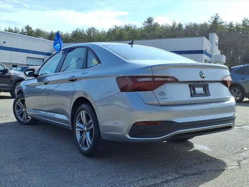 Used 2024 Volkswagen Jetta SE image 6