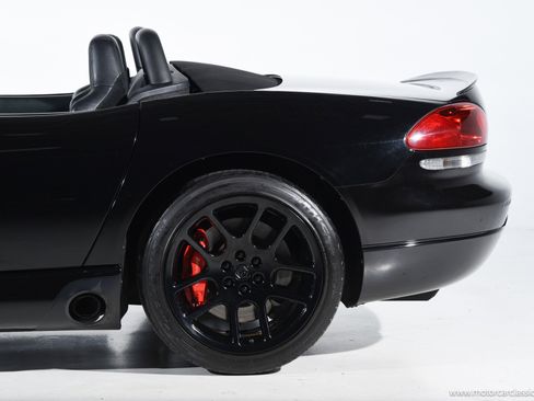 Used 2004 Dodge Viper SRT-10 RWD image 17