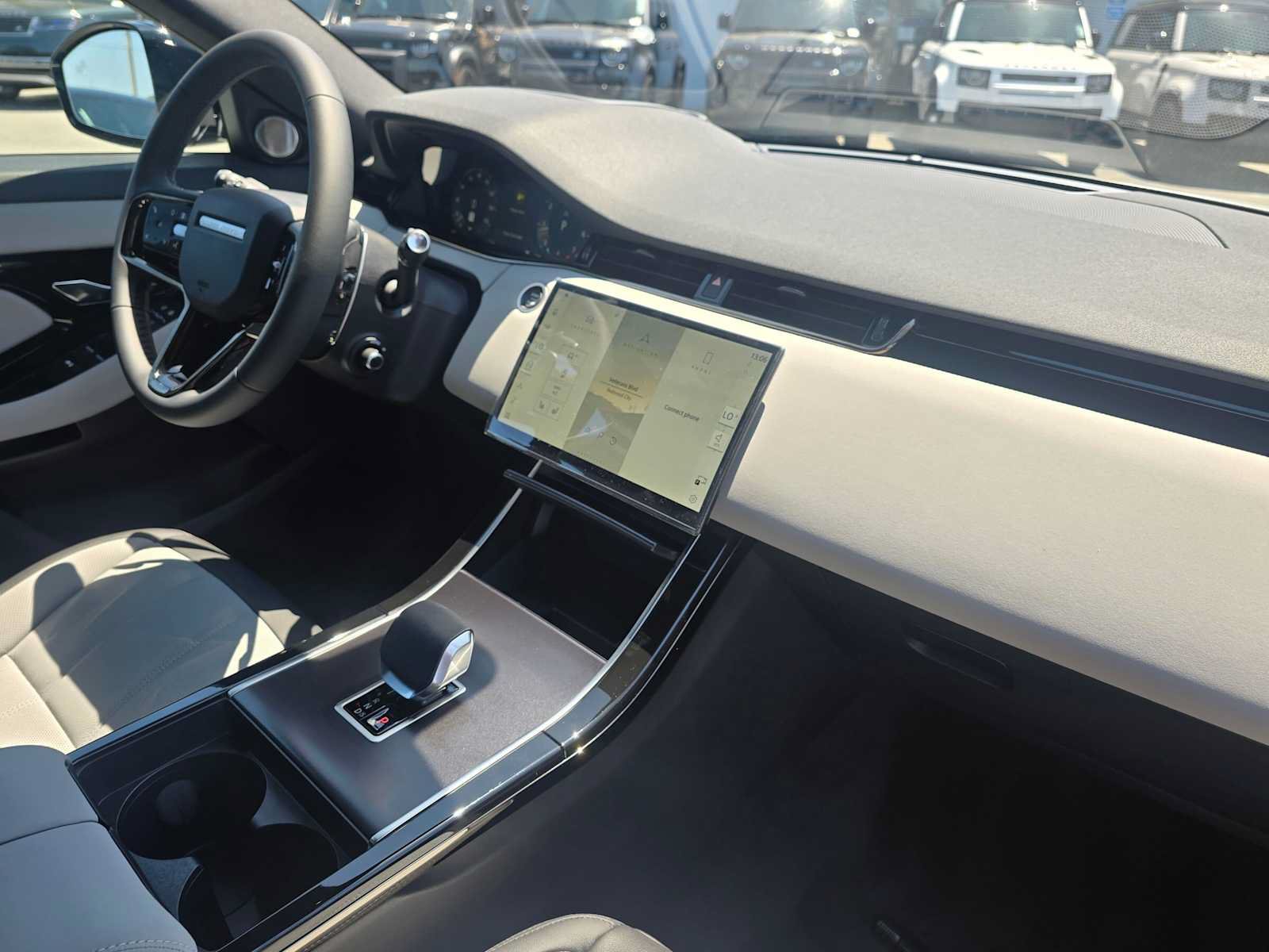 New 2026 Land Rover Range Rover Evoque Dynamic SE AWD/4WD image 11