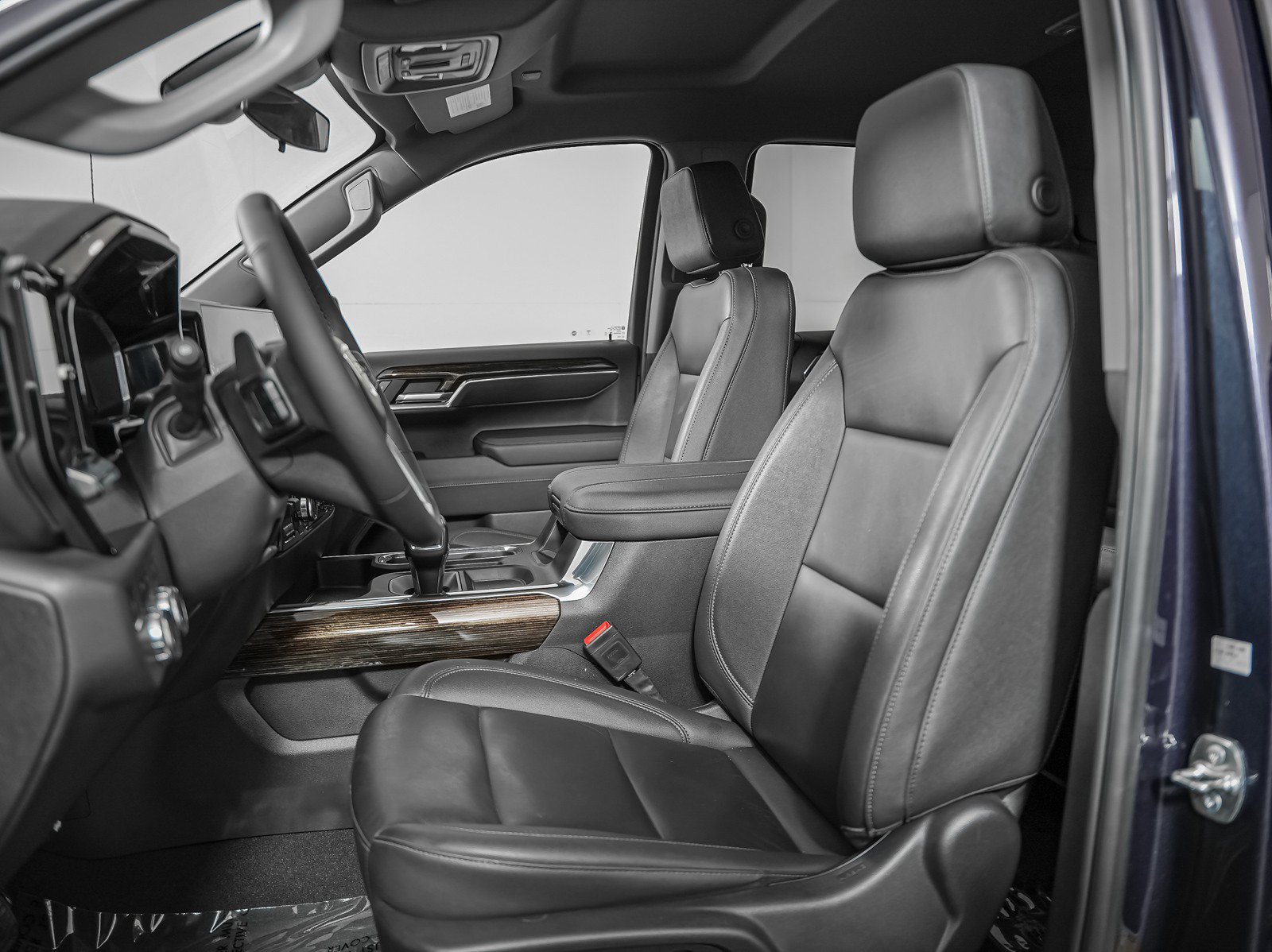 Used 2025 GMC Sierra 1500 Elevation w/ Elevation Premium Package AWD/4WD image 7