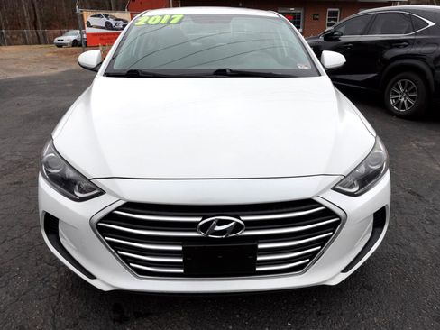 Used 2017 Hyundai Elantra SE image 2