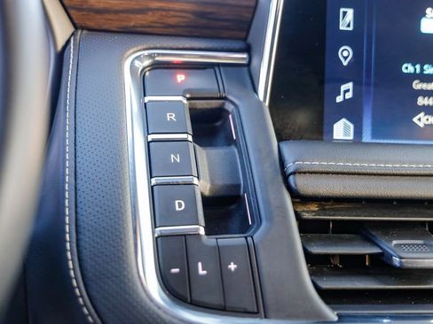 Used 2024 Chevrolet Suburban Premier image 21