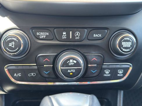Used 2015 Jeep Cherokee Trailhawk w/ Comfort/Convenience Group AWD/4WD image 15