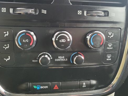 Used 2019 Dodge Grand Caravan SE FWD image 33