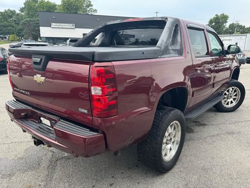 Used 2009 Chevrolet Avalanche LT w/ Convenience Package #1 AWD/4WD image 8
