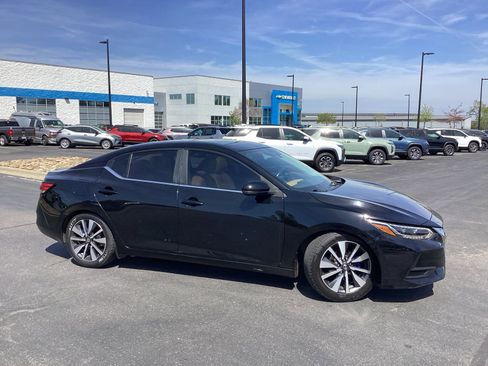 Used 2020 Nissan Sentra SV w/ SV Premium Package image 4