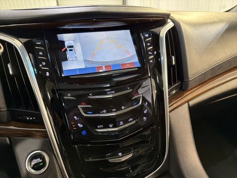 Used 2020 Cadillac Escalade ESV Luxury image 20
